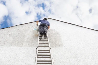 Peinture extérieure à Lussac-les-Châteaux — façades et ravalement